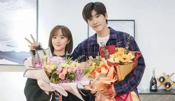 原创邢昭林长得也不算帅吧为啥能一直出演男主产量还如此之高