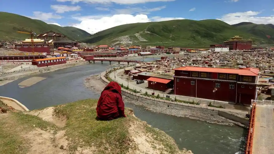四川白玉亚青寺