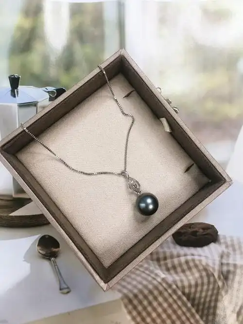 京润珍珠黑色大溪地海水珍珠吊坠-添添要向上