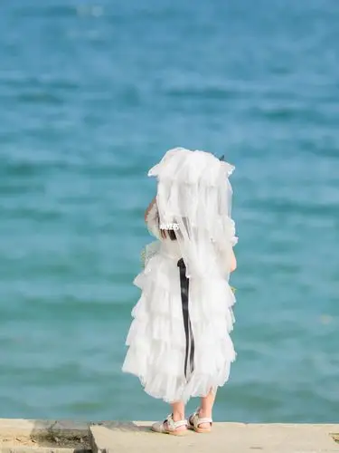 我敢说爸爸们最怕20年后看到女儿这个背影