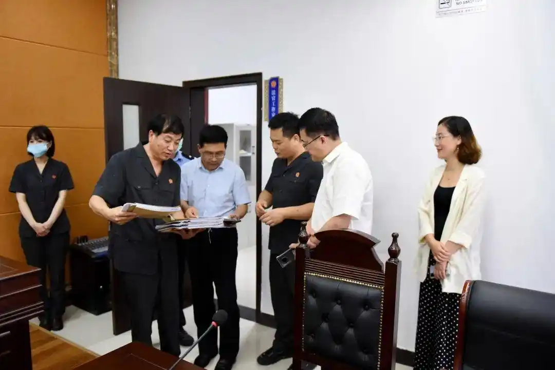 市中院党组成员,副院长姚辉,贾汪法院党组书记,院长李徐州一行莅临