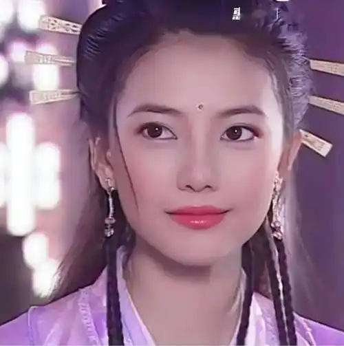 本是阴狠恶毒的女配周芷若,为何被高圆圆演成了人们心中的白月光?