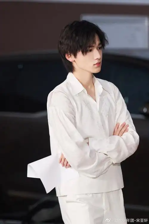 宋亚轩微博写真图片集