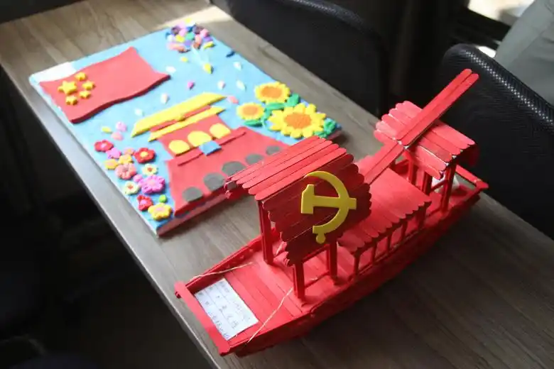 传承红色基因浸润红色文化高台县国庆小学开展红色手工作品评比活动