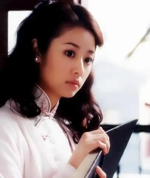 林心如版本的《半生缘》,其实大众对它是最为熟悉的,而很多人对于这个