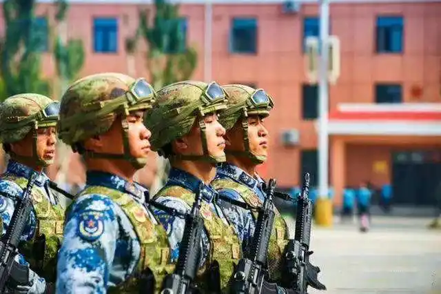 "星空迷彩"是我军新一代迷彩作战服,是原隶属于总后勤部的单兵装备