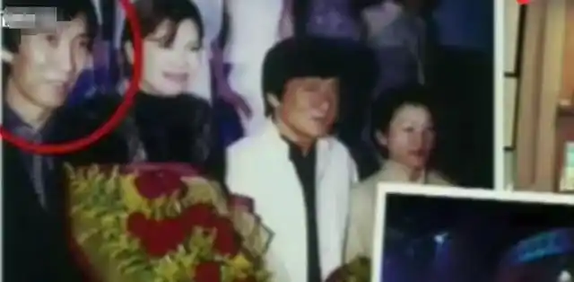 向佐叫他"大鼻子",成龙与洪汉义合影,为何不跟向华强同台?