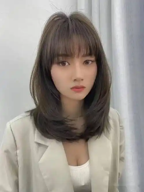 2021年流行 "中发碎剪"_发型