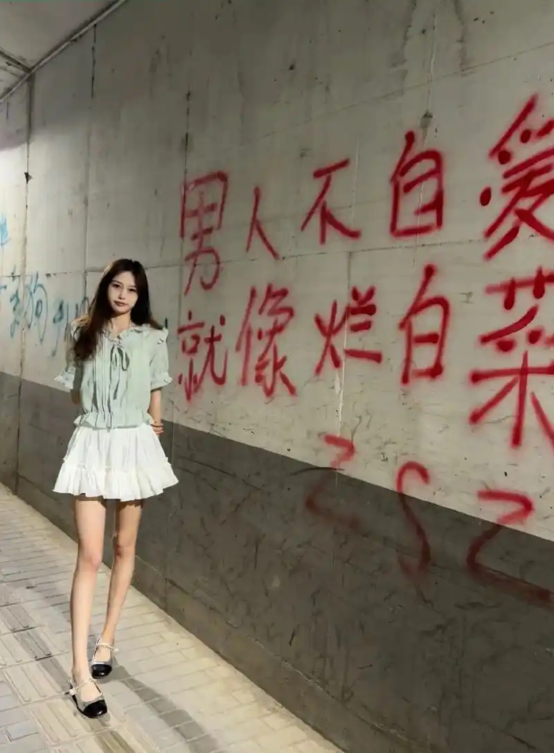 他忙 他没看到#死恋爱脑 #陈泽 #拍照打卡 - 抖音