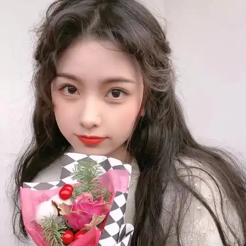 头像女生不会轻易听那些不太了解我的人的话