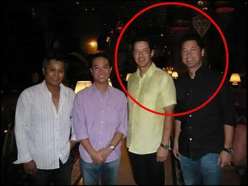 不过他的哥哥王盛德在华人圈就没有这么高的知名度了.