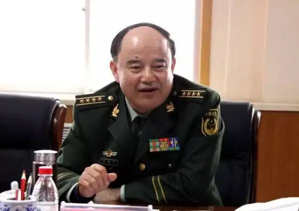 江苏武进人,曾在原济南军区,原南京军区,原总政治部,武警北京市总队和