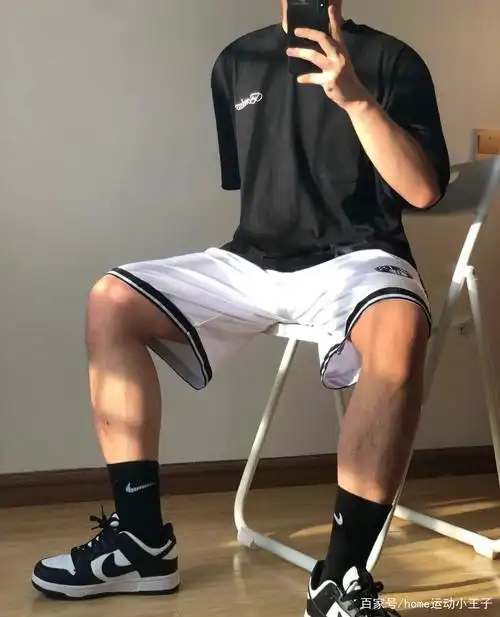 你喜欢体育生运动穿中筒白袜还是黑袜?