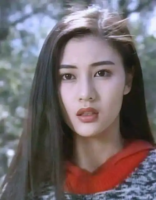 回过头来再看这件营销真爱的事件,李嘉欣才是最后的胜利者,因为当时她