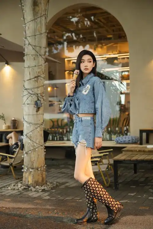 曾可妮骑士穿搭太飒了##曾可妮的腿好绝#一眼望过去,满屏都是大长热