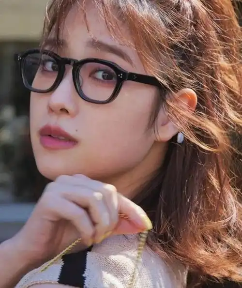 夏天戴眼镜凹造型,搭配公式太需要啦!|发型|墨镜|妆容_网易订阅