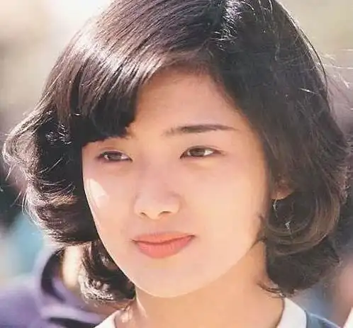 山口百惠年轻时的照片一组山口百惠照片惊艳迷人