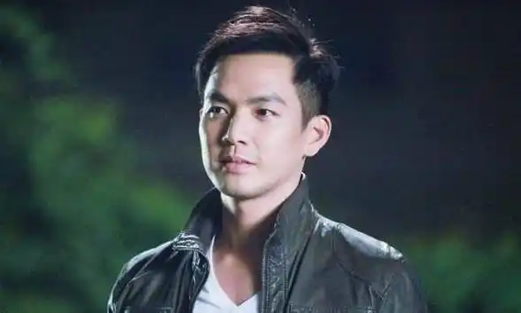 钟汉良与妻子罕见同框,聚餐先后离开太低调,45岁依旧帅气迷人_谢易桦