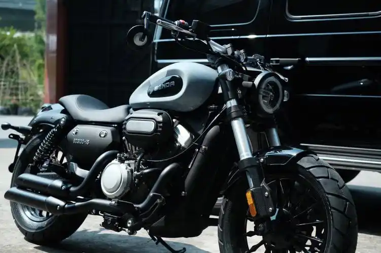 水泥灰,黑黄,粉的新款的颜色真的有点难看,还是拿了水泥灰现在车到手