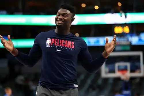 new orleans pelicans rookie zion williamson warms up against the
