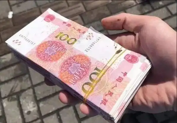 婆婆偷偷给小姑子钱,我心里不舒服表达不满,真相却让我惭愧