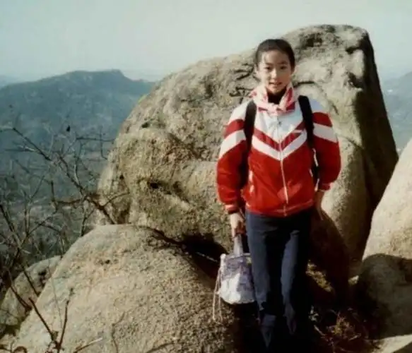 韩雪童年照曝光,照片信息量太大!网友:这才是高级的炫富!