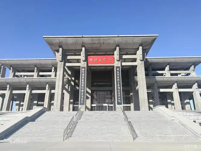 郑州商学院是一所私立大学,学费一般在800,033,354万英镑左右.