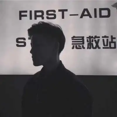 雨后有车驶来驶过暮色苍白qq男生头像我要个性网