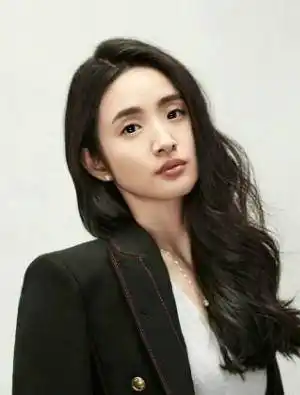 原创林依晨又剪发秒变学生妹眉上激短齐刘海正面近照曝光