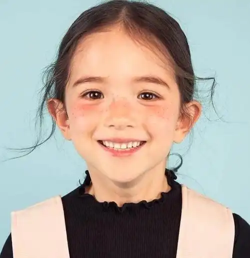 这位「混血小女孩」美到让全世界妈妈羡慕!