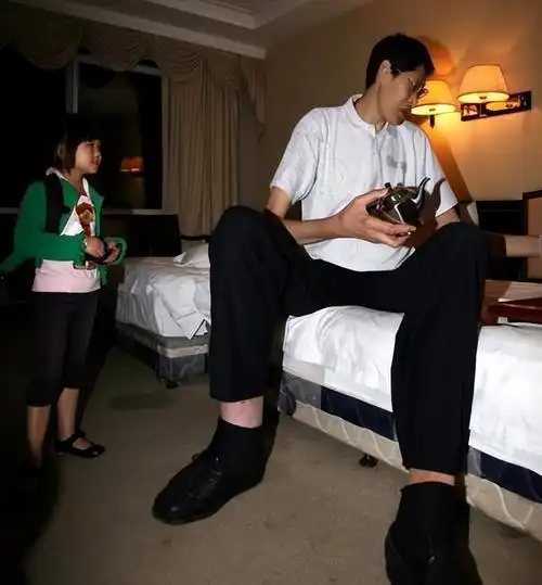 可由于家庭条件一般,张俊才没有去医院检查.