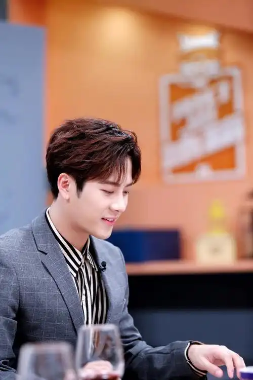 王嘉尔拜托了冰箱