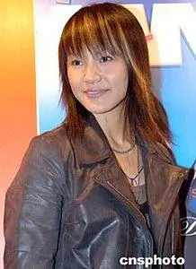 组图:古巨基何韵诗出席《hmc》杂志记者会