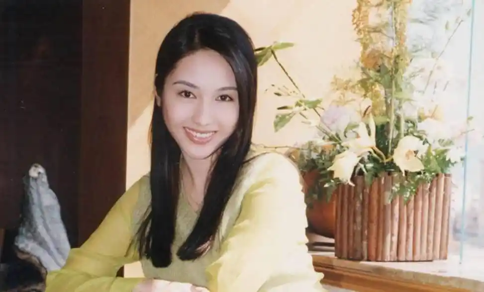 偶遇女星抱小孩坐地铁,竟是最美的ceo黎姿_女儿_马延_弟弟