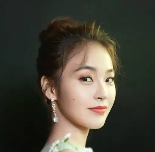 张佳宁点痣了,不知道与宋轶的灵魂碰撞被点掉了没有_东西_电视剧_小妹