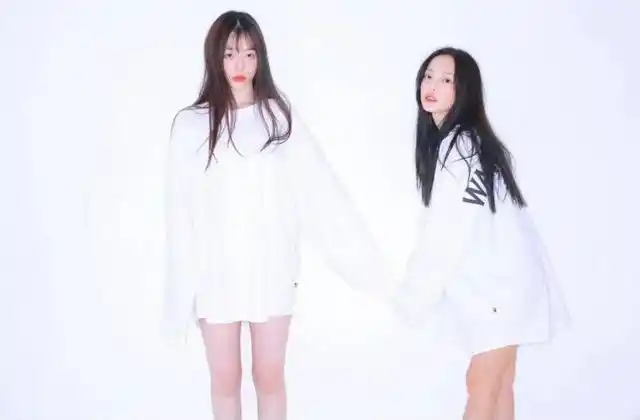 具荷拉生前与雪莉的6张亲密合影曝光,两人多次"同床共枕"