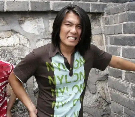 沧桑的阿杜曾是建筑工头31岁成亚洲歌圣今46岁胖到认不出