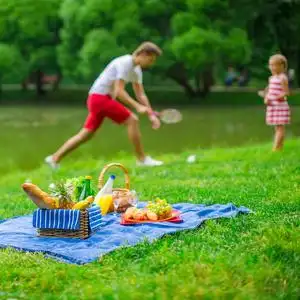 在公园野餐的好日子图片