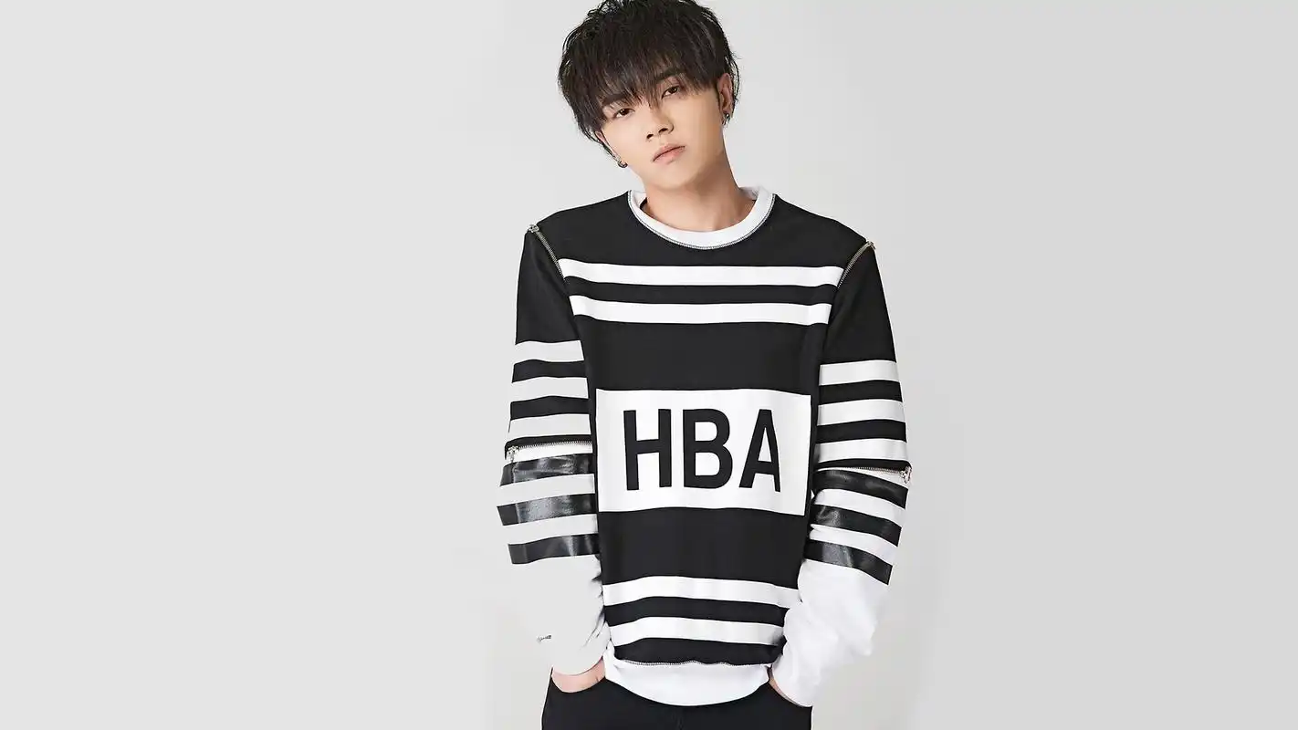 中国湖北十堰男歌手华晨宇壁纸下载