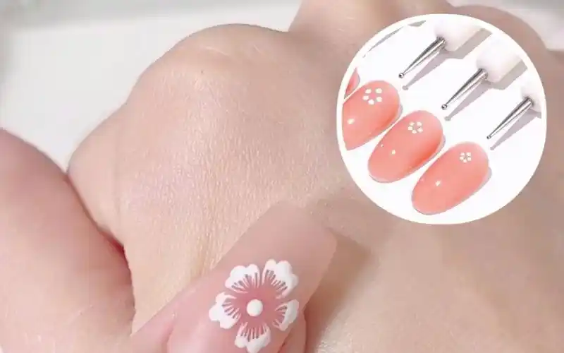 手绘简单五瓣花美甲教程