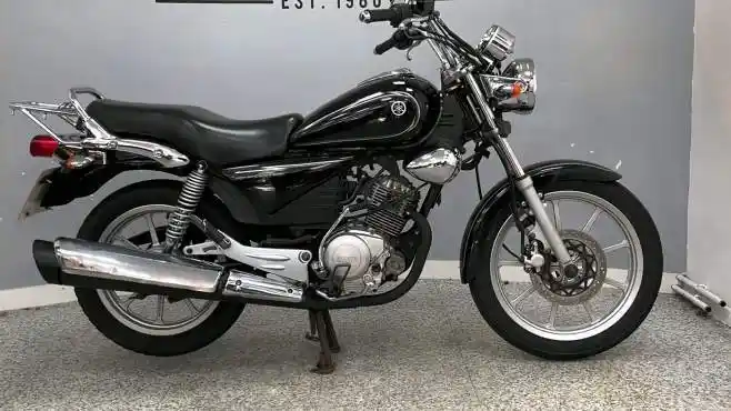 雅马哈天剑125小太子到货,外观声浪展示,皮实耐用,油耗仅2l-汽车视频