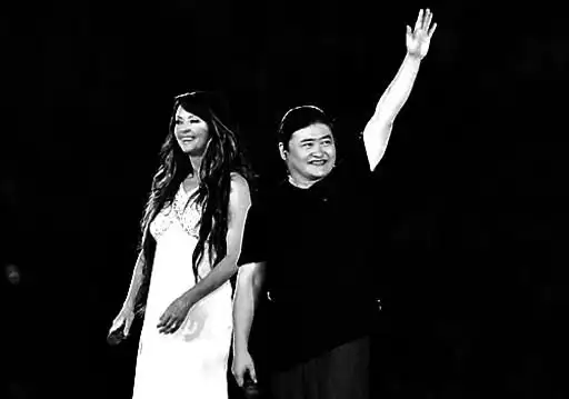 2008年北京奥运会开幕式上,刘欢与莎拉·布莱曼演唱奥运会主题歌