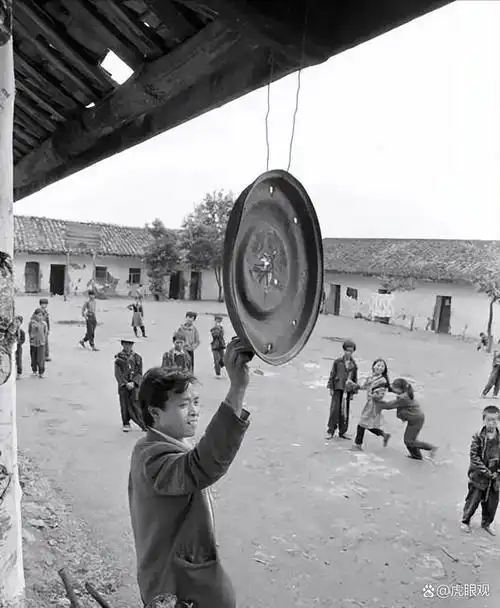 八十年代的课本,对于七零后,八零后来说,可以说记