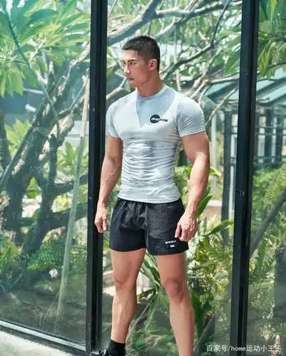 寸头帅哥运动型男爱健身的男人魅力独特阳光帅气