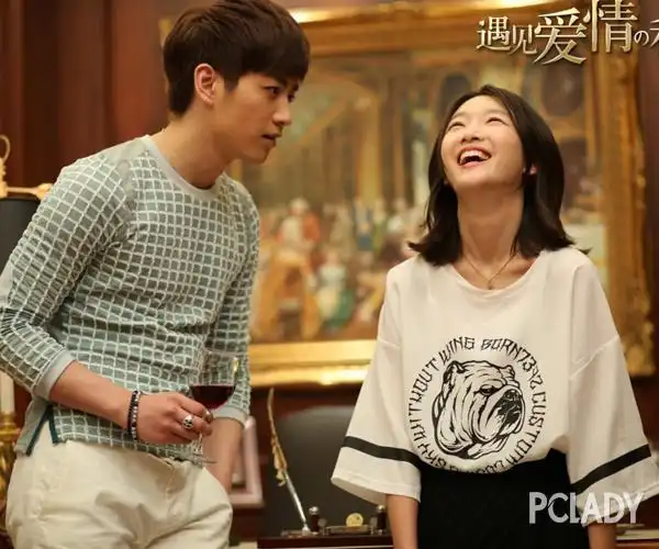 余文乐被征服!周冬雨衣品讨喜!