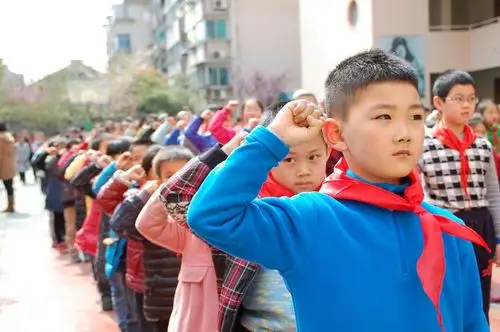 新少先队员宣誓