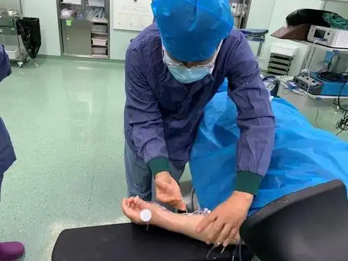 创新自主呼吸针刺复合麻醉胸腔镜气管恶性肿瘤切除