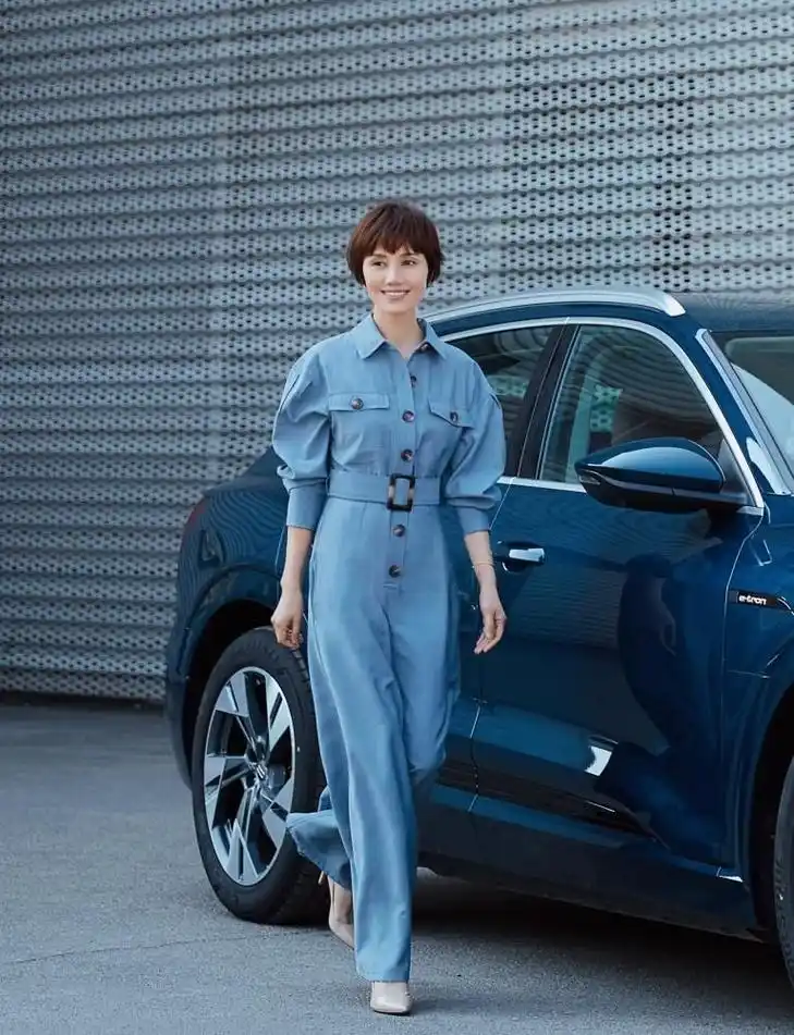 四十女人一枝花,跟着袁泉学穿搭,减龄时尚,端庄大气上档次