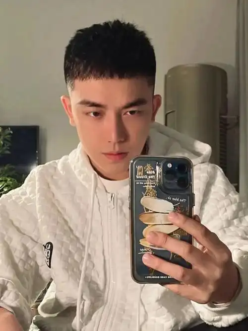 现在流行男生什么发型