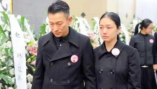 刘德华妻子真名不是朱丽倩,揭秘他们15年的爱情婚姻生活!